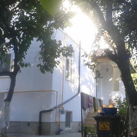 Alfredo Hostel Крайова Экстерьер фото
