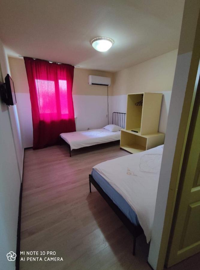Alfredo Hostel Крайова Экстерьер фото