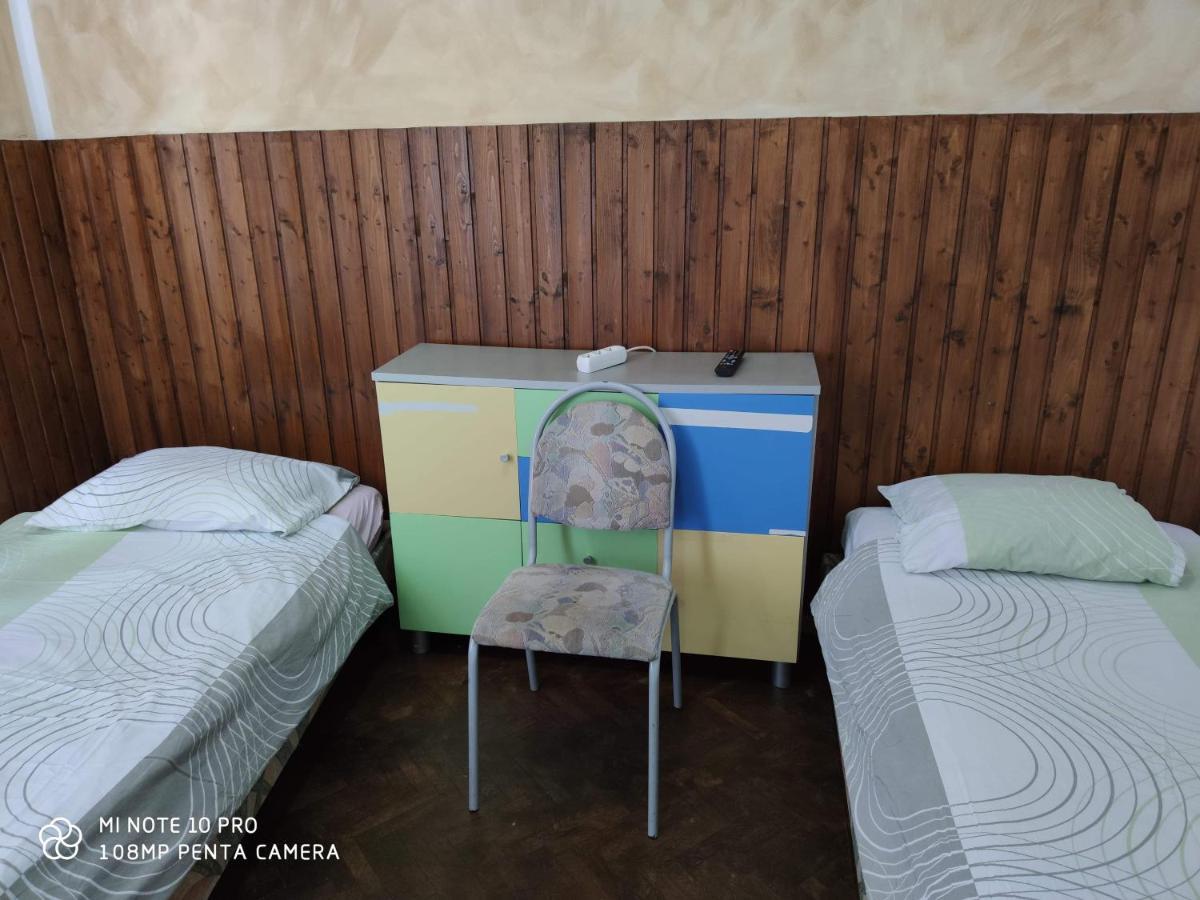 Alfredo Hostel Крайова Экстерьер фото