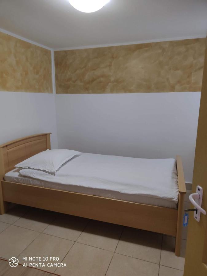 Alfredo Hostel Крайова Экстерьер фото