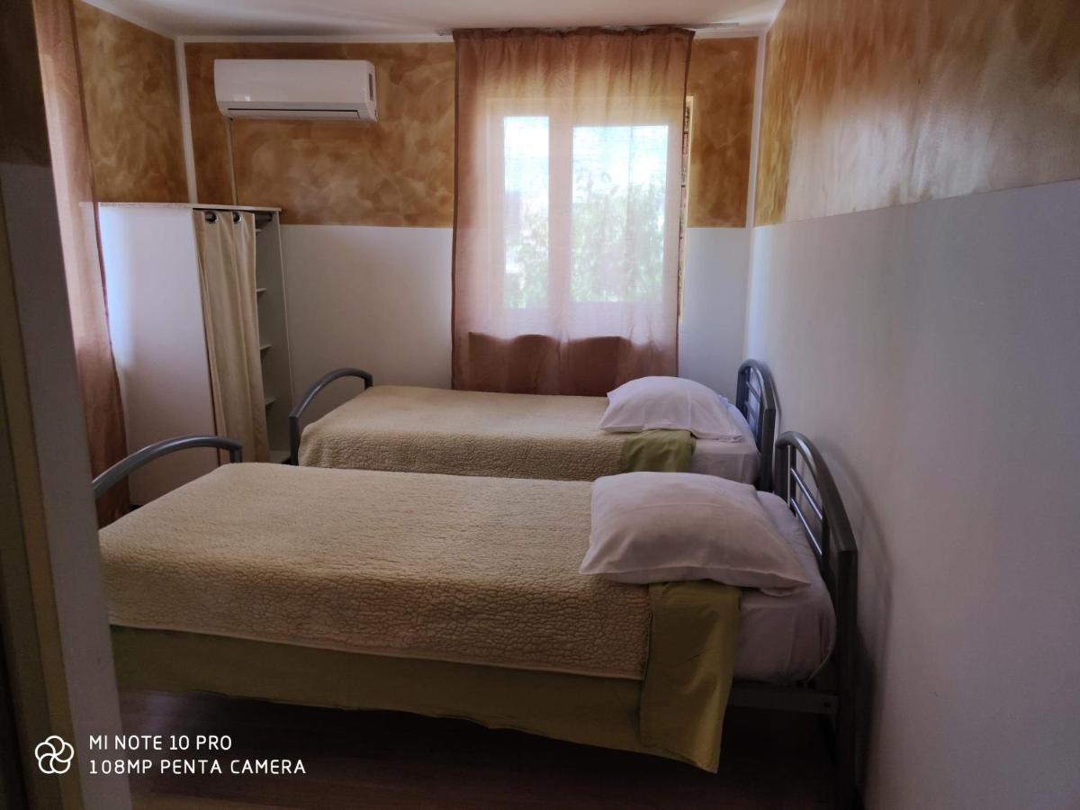 Alfredo Hostel Крайова Экстерьер фото