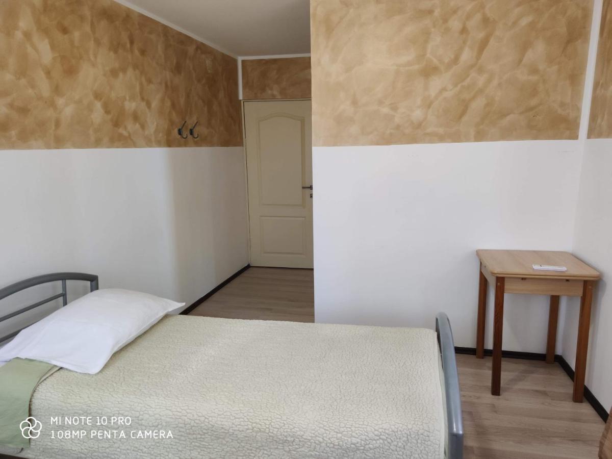 Alfredo Hostel Крайова Экстерьер фото